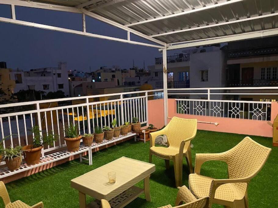 Big With Patio-only For Girls& Couple Apartment *
